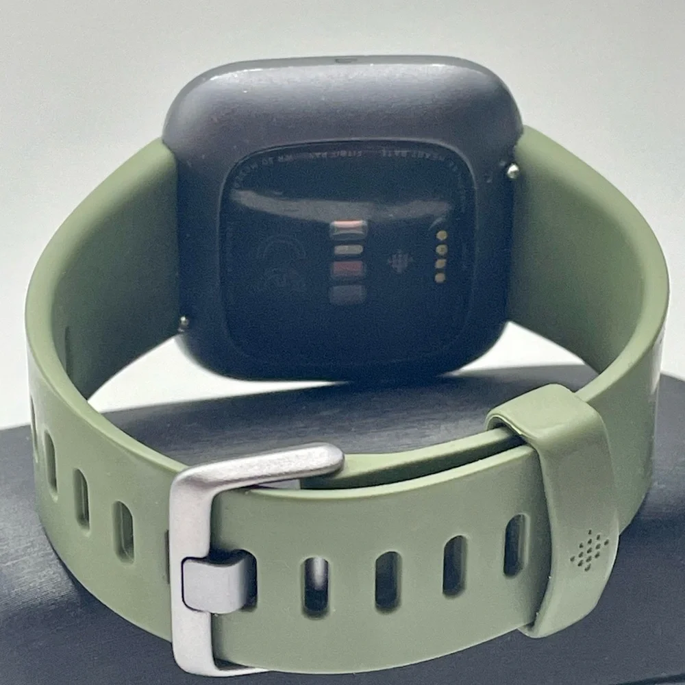 Fitbit Versa 2 Health and Fitness Smartwatch with Green Silicone Band. 8.5 inch